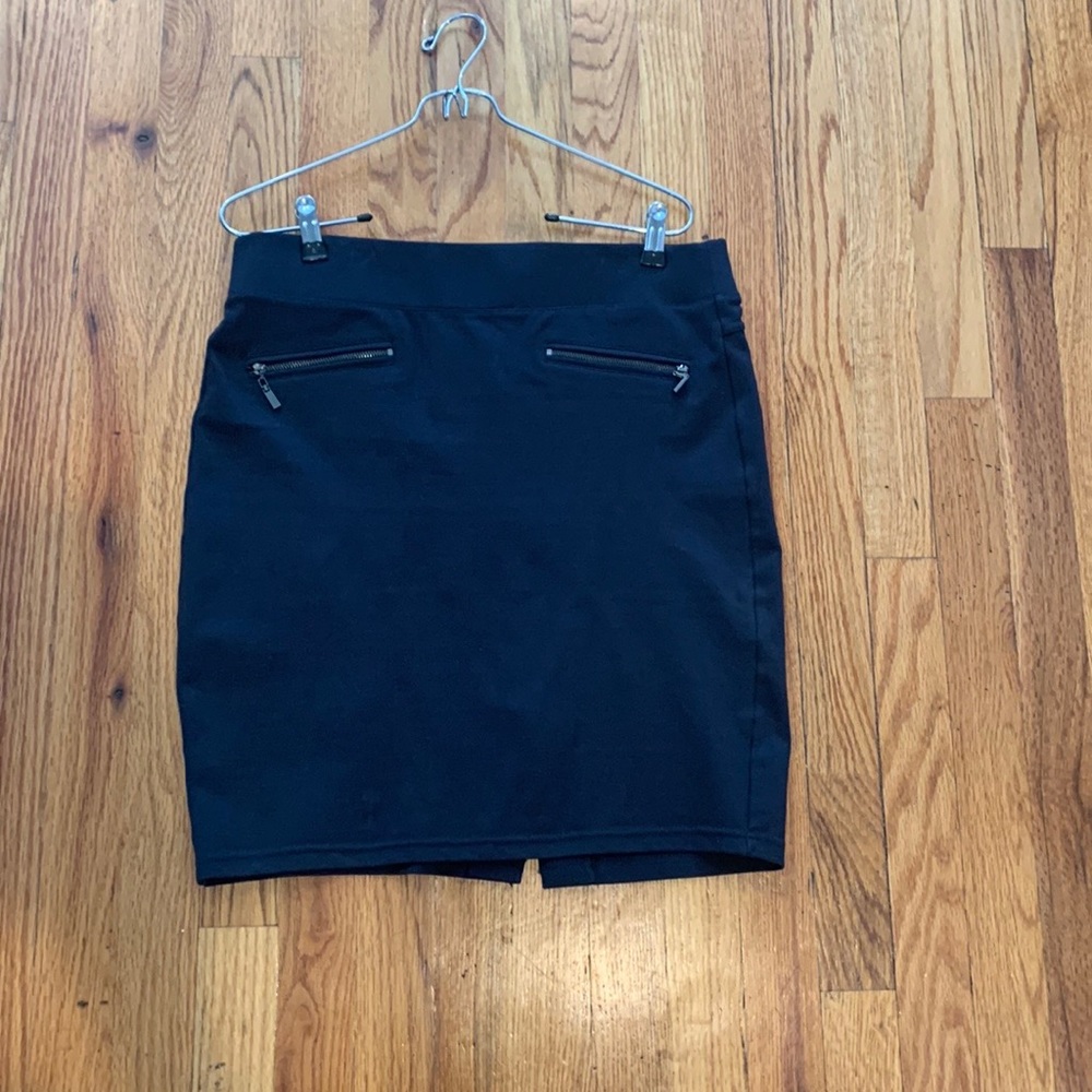 Liverpool Jeans Co. Navy blue mini with faux pockets. NWOT. Never worn.